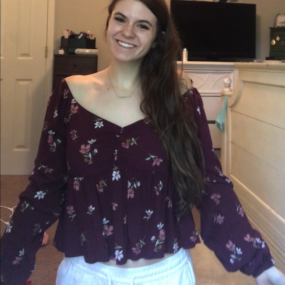 Cute off the shoulder floral top! - Picture 2 of 3